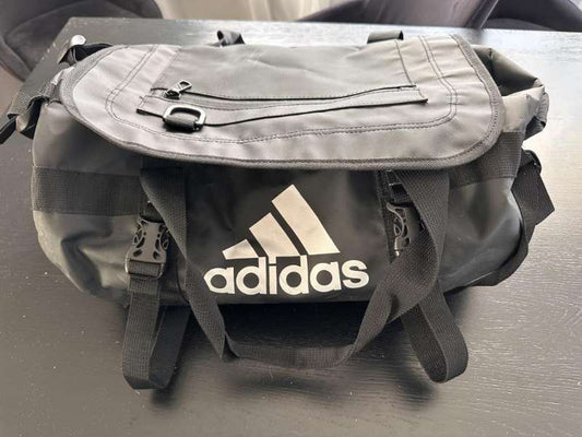 Adidas íþróttataska svört