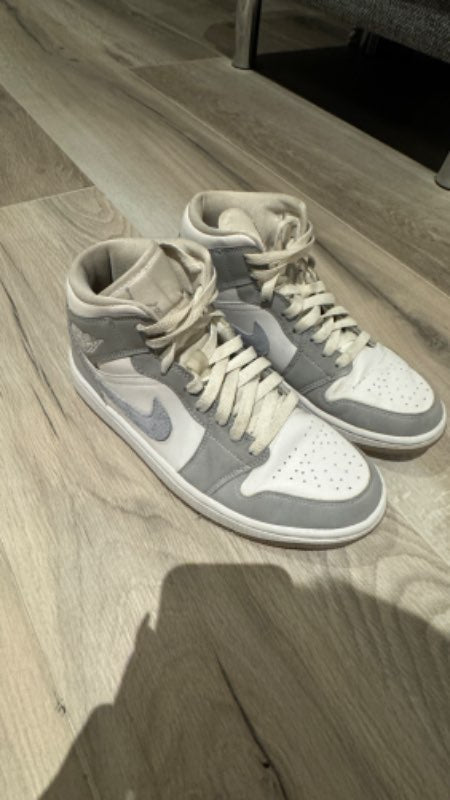 Air Jordan 1 Mid 'Wolf Grey