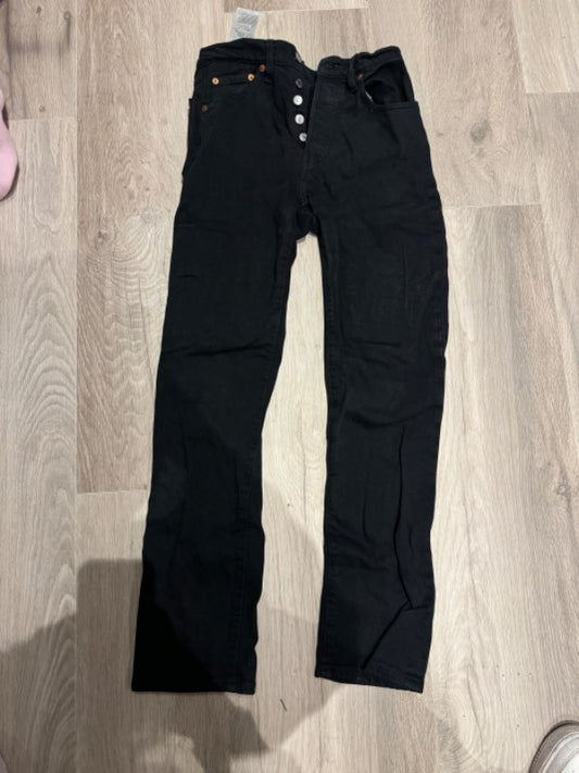 Levis buxur svartar