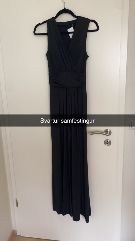 Svartur samfestingur