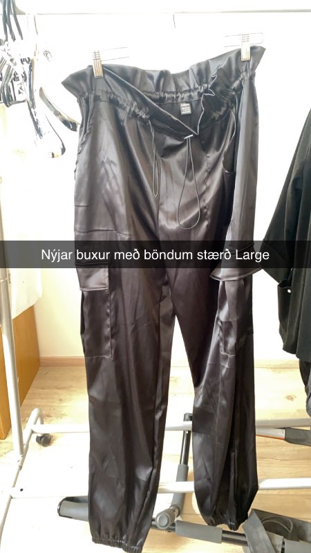 Nýjar buxur með böndum