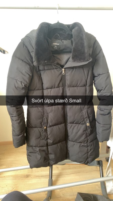 Svört úlpa