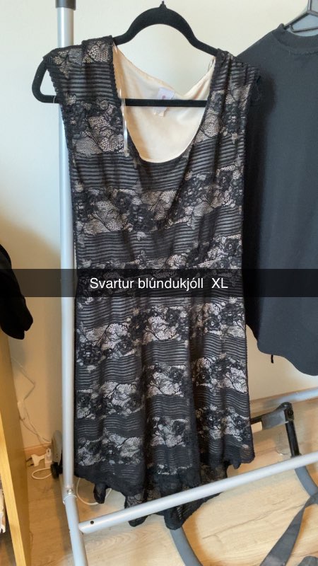 Svartur blúndukjóll