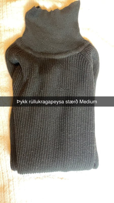 Þykk rúllukragapeysa