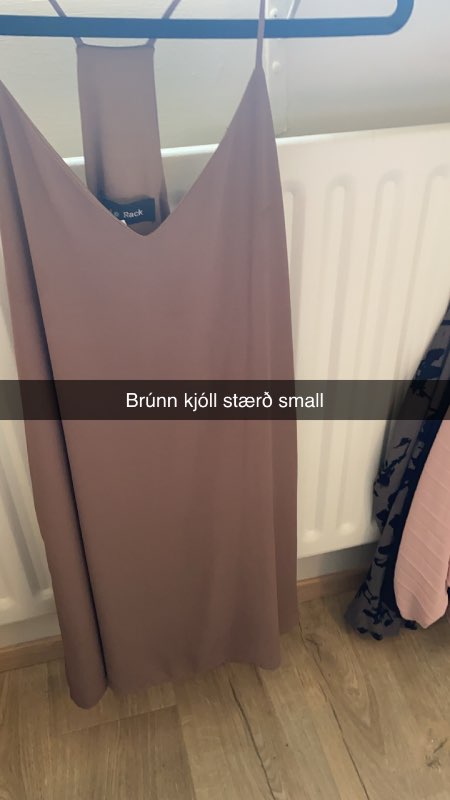 Brúnn kjóll