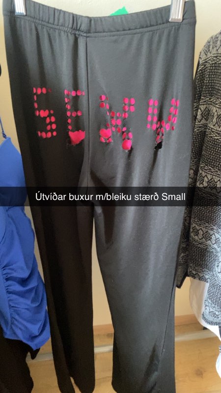 Buxur með áletri