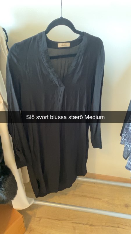 Síð blússa svört