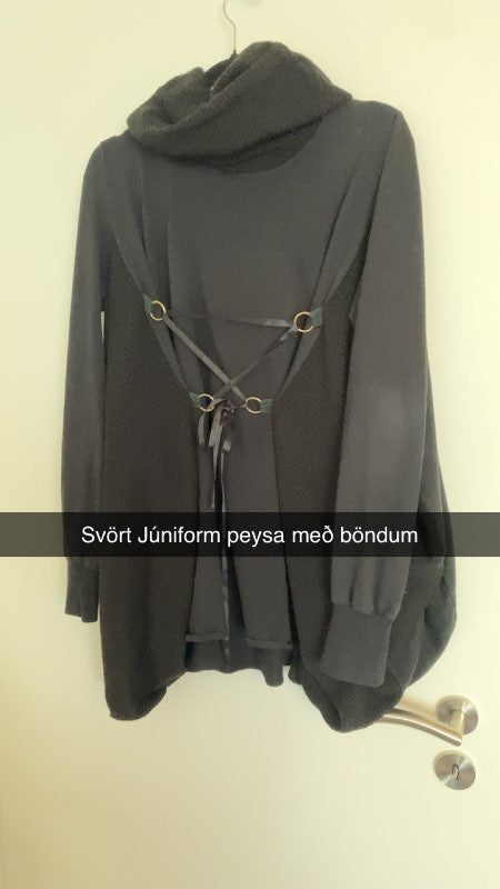 Júníform peysa með böndum