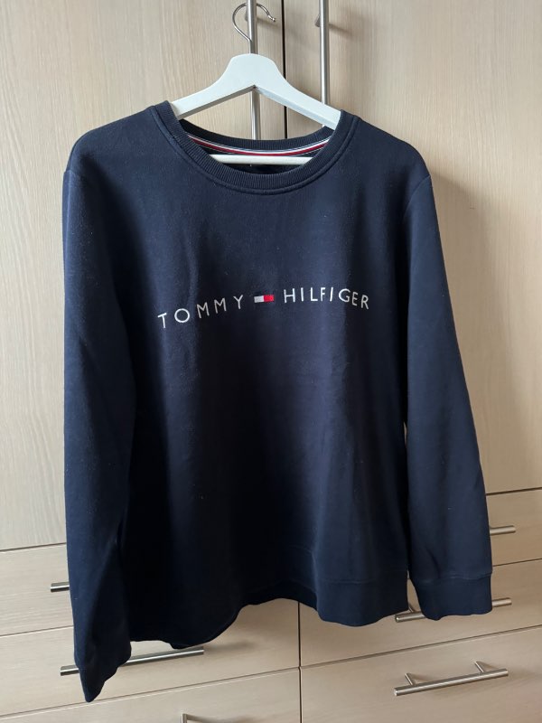 Tommy Hilfiger blá peysa