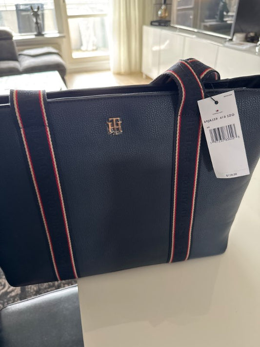 Tommy Hilfiger taska ekta stór